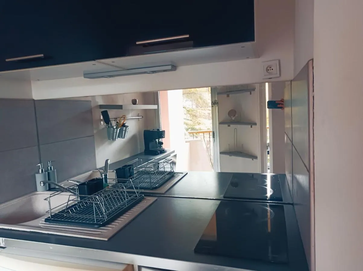 Appartement Joli studio avec coin nuit indépendant, piscine et parc de 8 hectares proche de la plage à Mandelieu