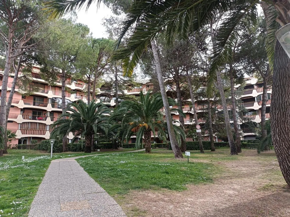 Appartement Joli studio avec coin nuit indépendant, piscine et parc de 8 hectares proche de la plage à Mandelieu France