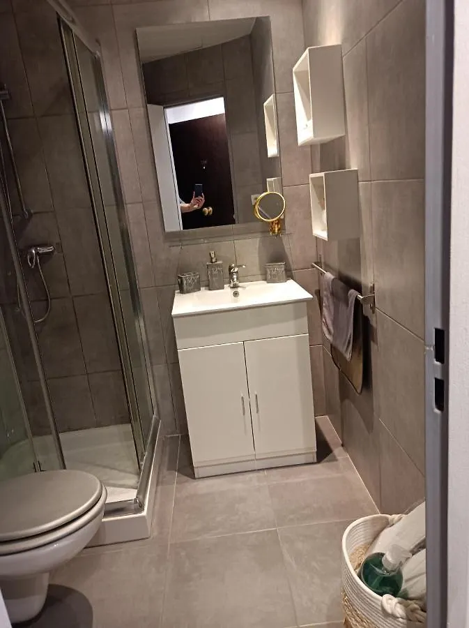 Appartement Joli studio avec coin nuit indépendant, piscine et parc de 8 hectares proche de la plage à Mandelieu