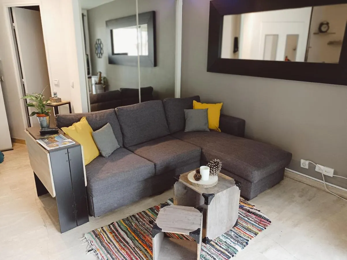 Appartement Joli studio avec coin nuit indépendant, piscine et parc de 8 hectares proche de la plage à Mandelieu