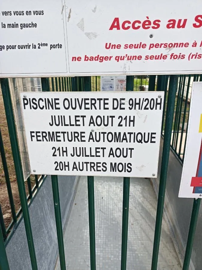 Appartement Joli studio avec coin nuit indépendant, piscine et parc de 8 hectares proche de la plage à Mandelieu 0*,